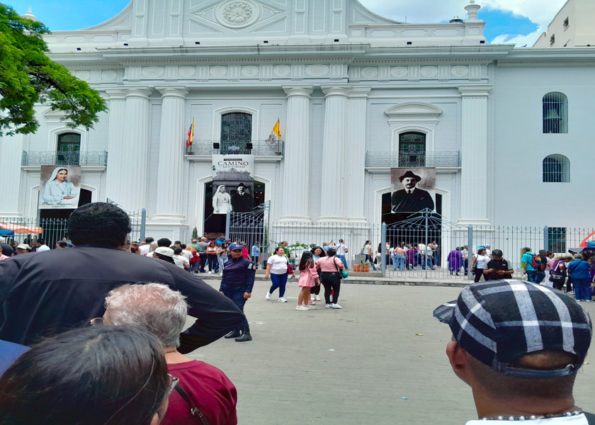 El Viernes Santo, peregrinación en la Iglesia de la Candelaria