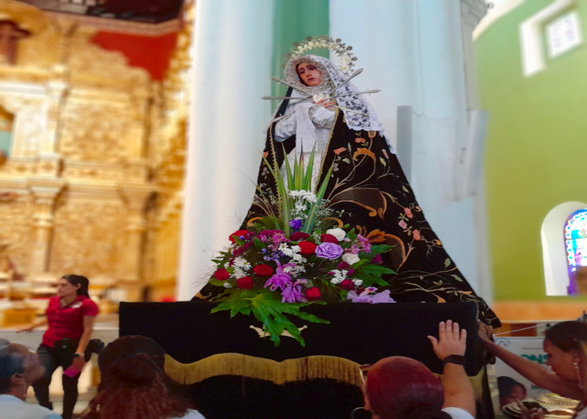 El Viernes Santo, peregrinación en la Iglesia de la Candelaria