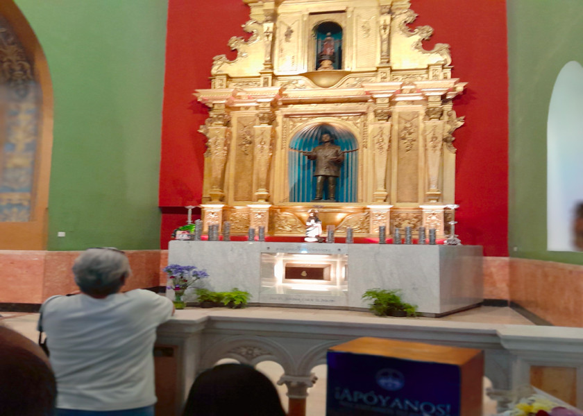 El Viernes Santo, peregrinación en la Iglesia de la Candelaria
