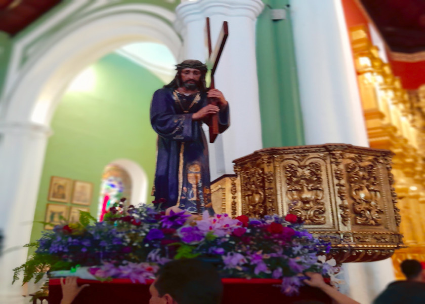 El Viernes Santo, peregrinación en la Iglesia de la Candelaria