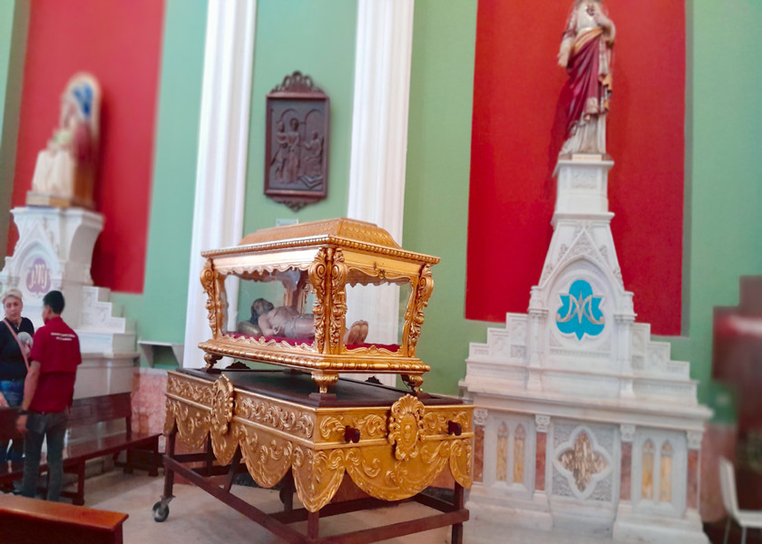 El Viernes Santo, peregrinación en la Iglesia de la Candelaria