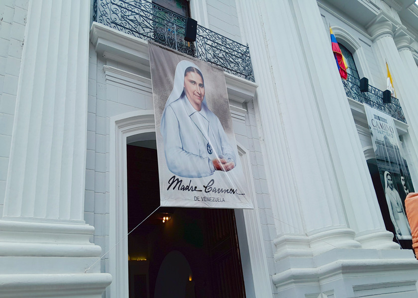 El Viernes Santo, peregrinación en la Iglesia de la Candelaria